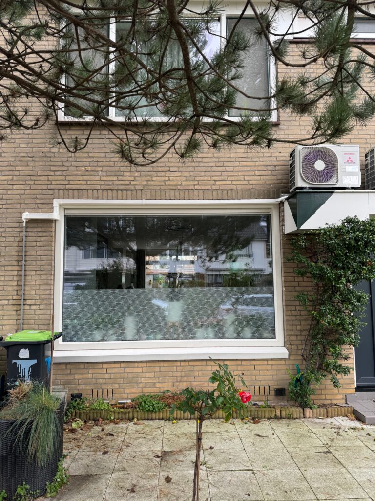 Leiding koker onzichtbaar.