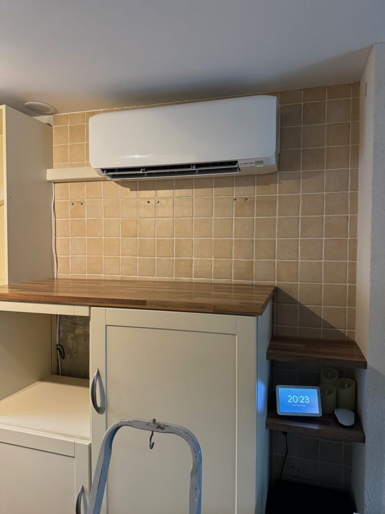 Binnen deel vlak bij de keuken.